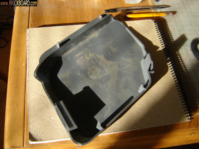 Volvo 900 -- 1995 940 /mystery plastic panel