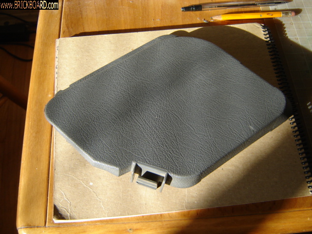 Volvo 900 -- Volvo 940/mystery trunk plastic panel exterior