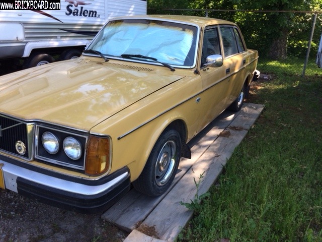 Volvo 200 -- 244 DL
