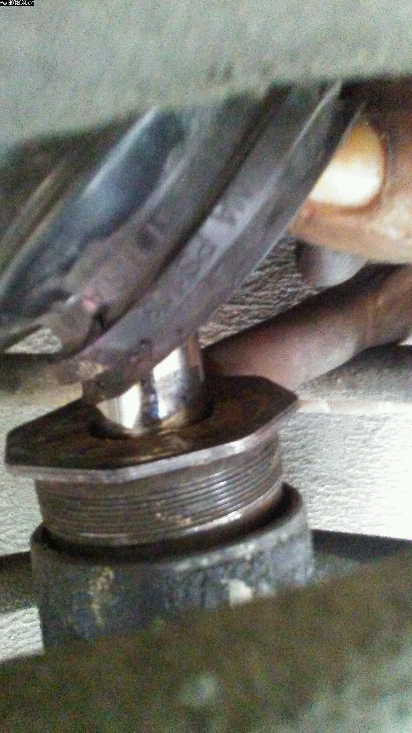 Volvo  -- Loose Gland Nut on Strut on volvo 244 dl 1989