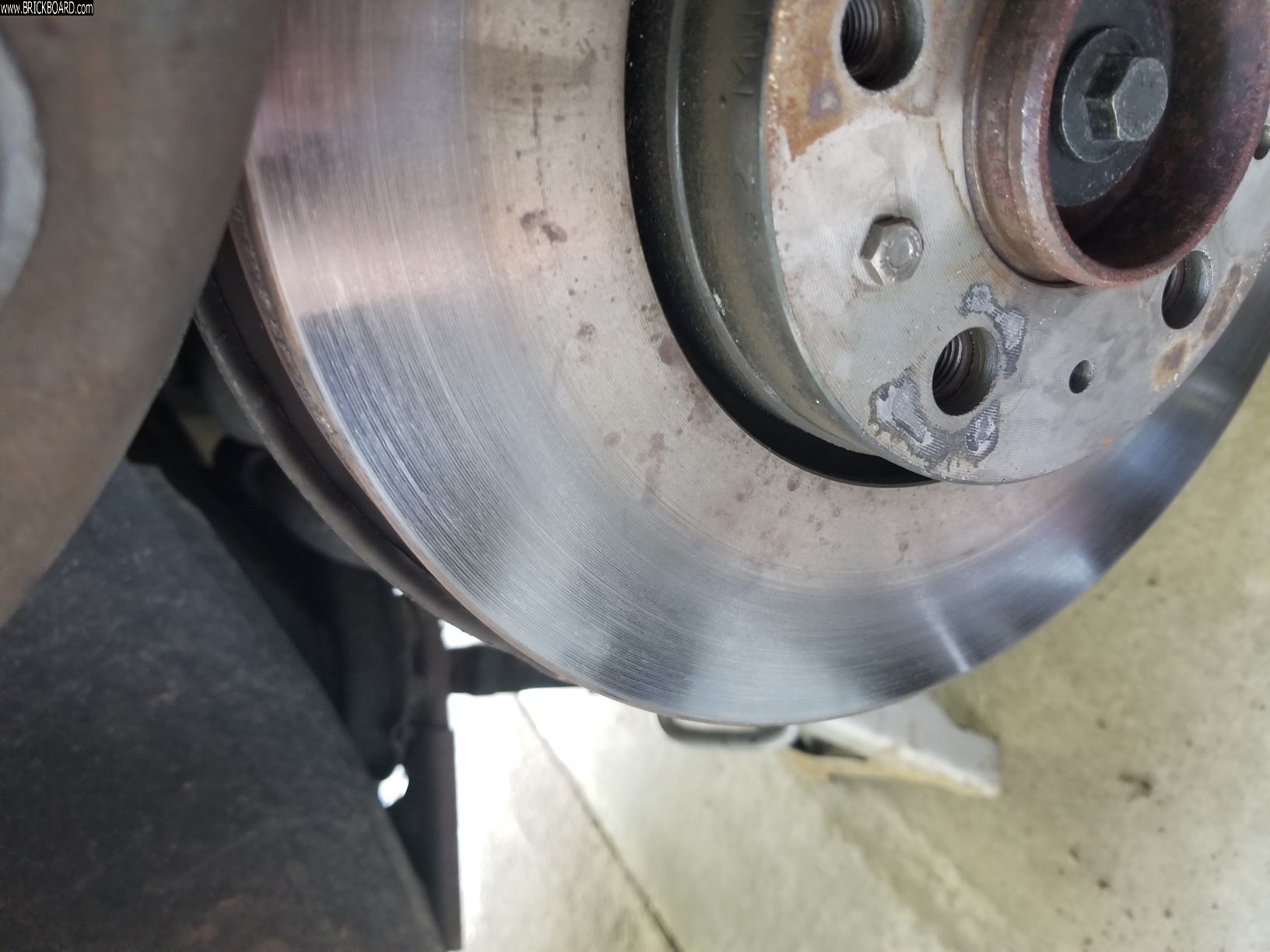 Volvo  -- v70 uneven pad wear