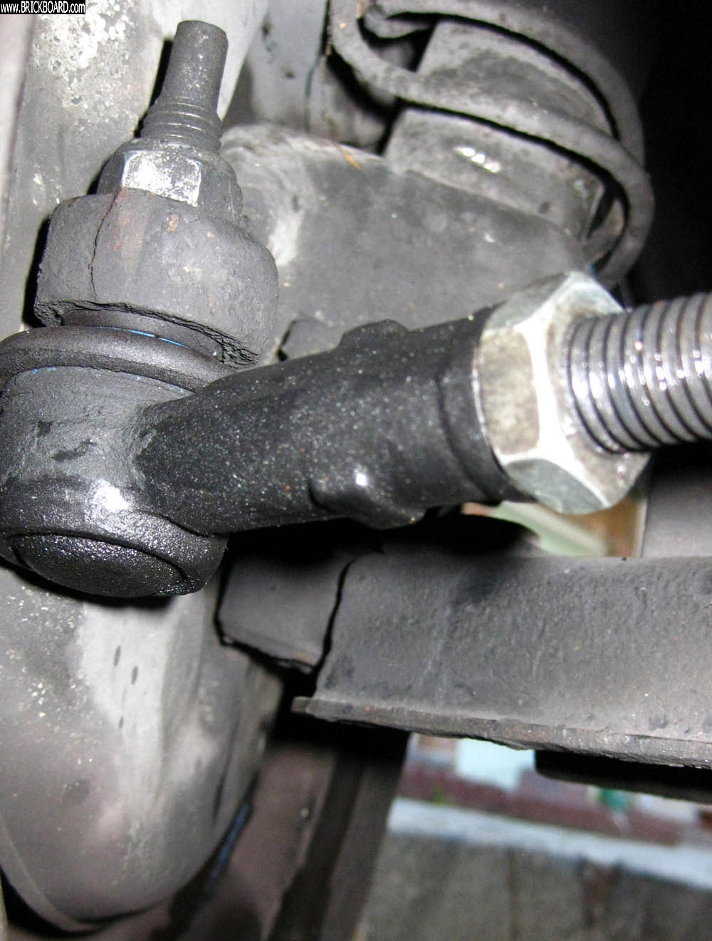 Volvo 200 -- Crack on right/front steering arm