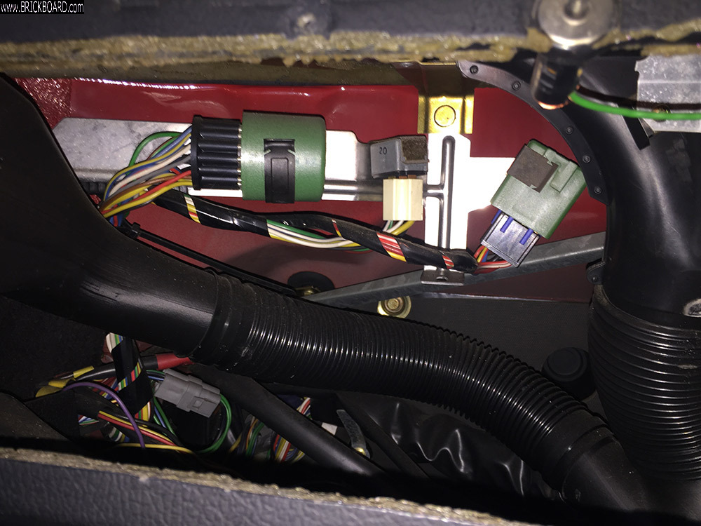 Volvo 200 -- 1989 Volvo 240 GL Fuel Pump Relay