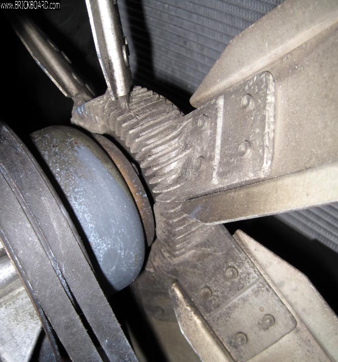 Volvo 200 -- 1980 242 DL Water Pump Fan Clutch