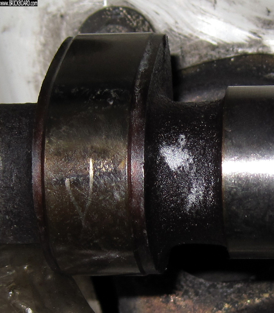 Volvo 200 -- Cam Lobe V-Shaped Camshaft Scratch 2 of 2