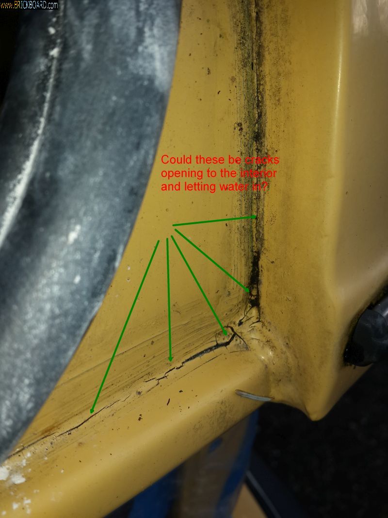 Volvo 200 -- Is this a possible source of water leak into the trunk?