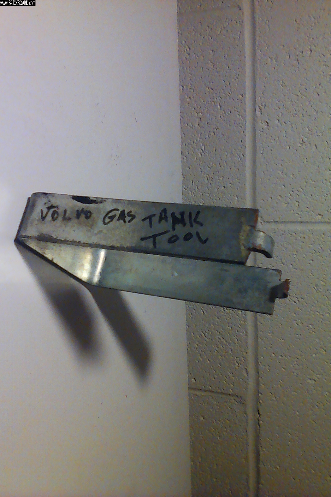 Volvo 200 -- In-Tank  fuel pump tool