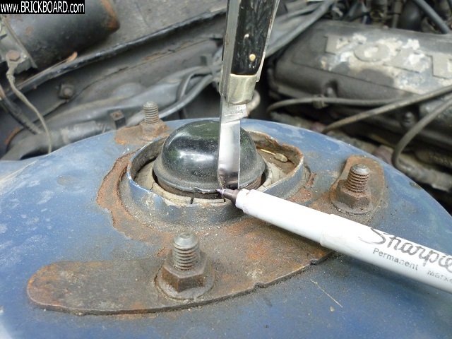 Volvo 200 -- 91 strut mount
