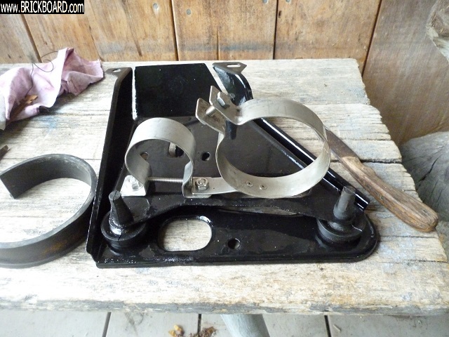 Volvo 200 -- fuel pump tray
