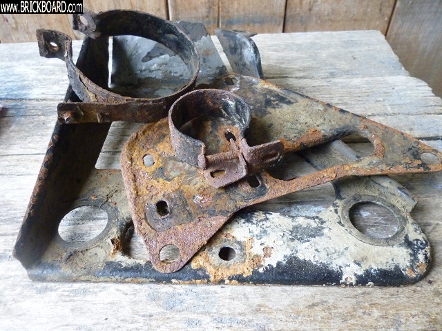 Volvo 200 -- fuel pump tray