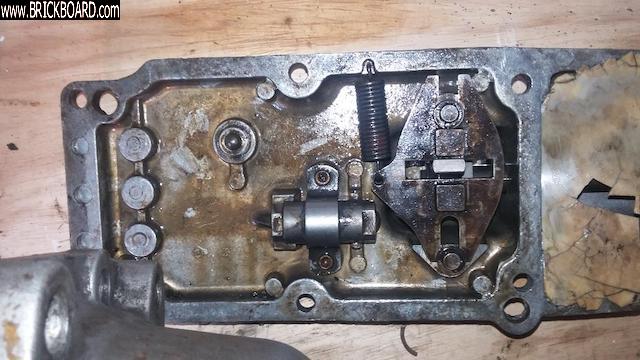 Volvo 140-160 -- Volvo M40 top cover in neutral