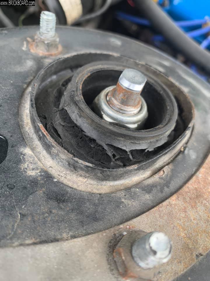 Volvo 200 -- Two week old failed URO Strut Mounts for 240