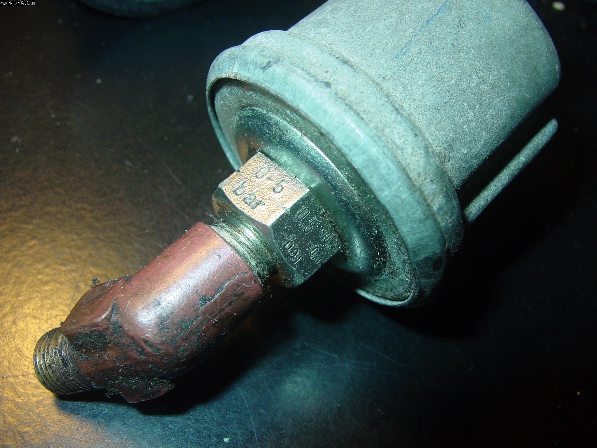 Volvo  -- VDO 5-bar Oil Pressure Sensor & Switch