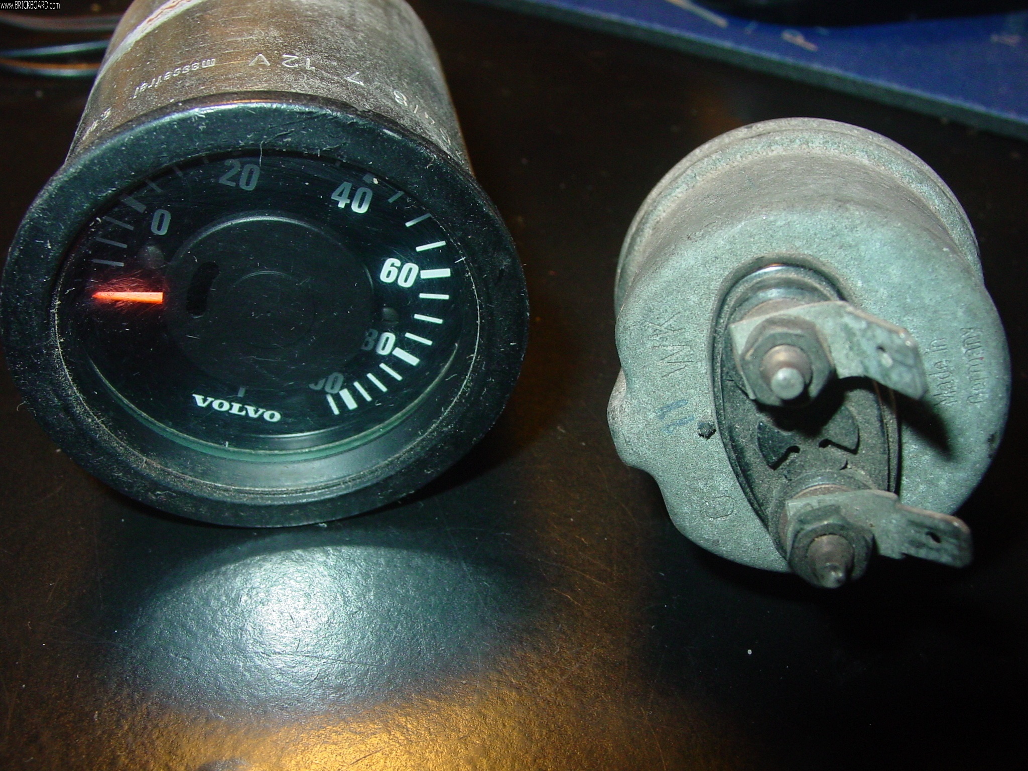 Volvo  -- VDO 5-bar Oil Pressure Sensor & Switch / Volvo VDO Ambient Temp Gauge