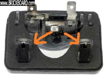 Volvo 200 -- Sedan number plate lamp springs 