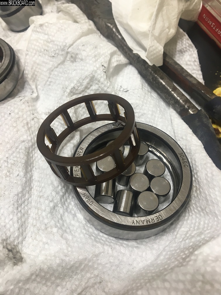 Volvo 200 -- new bearings out and cage can be moved to old outer bearing