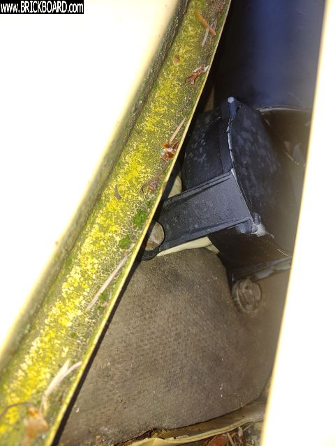 Volvo 200 -- Sealing a new wiper motor using plumber's putty