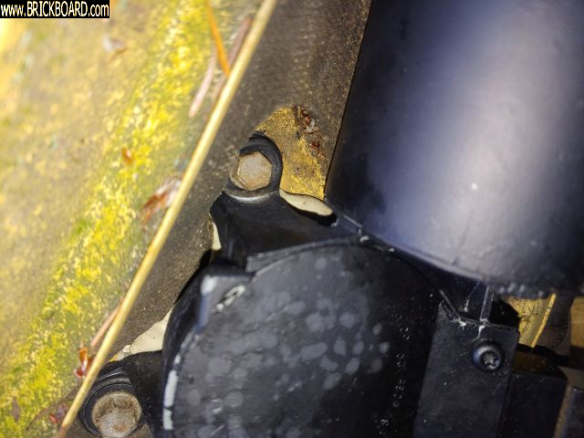 Volvo 200 -- Sealing a new wiper motor using plumber's putty