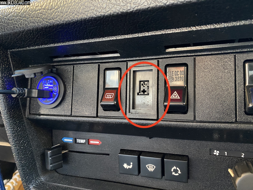 Volvo 200 -- Cigarette lighter removal