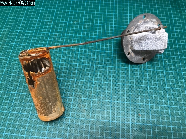 Volvo 1800 -- Volvo P1800S Smiths fuel sender float