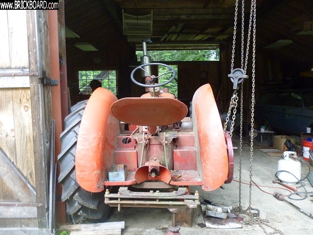 Volvo 200 -- tractor