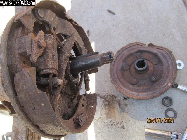 Volvo 444-544 -- Hub pulled and good, Drum is scrap