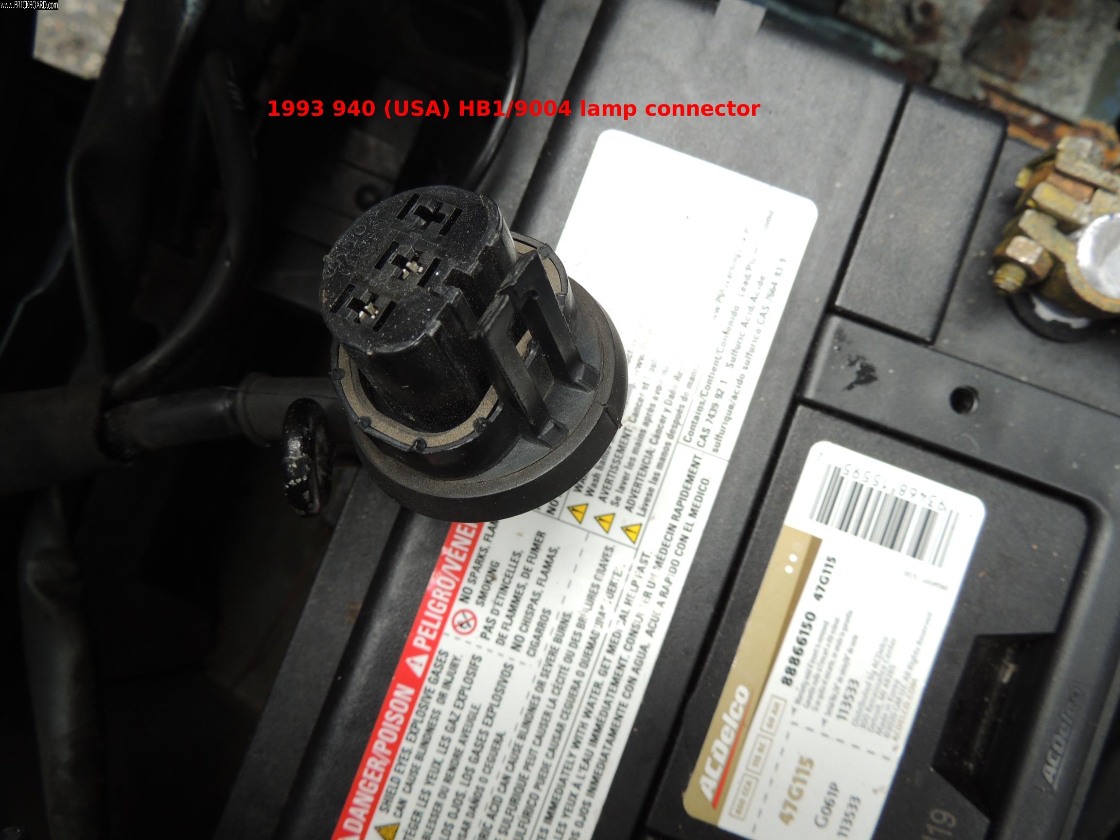 Volvo 900 -- Headlight connector HB1/9004 USA