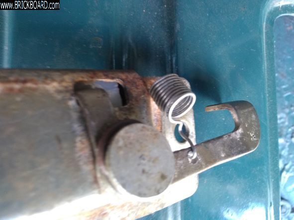 Volvo 120-130 -- Amazon estate tailgate latch