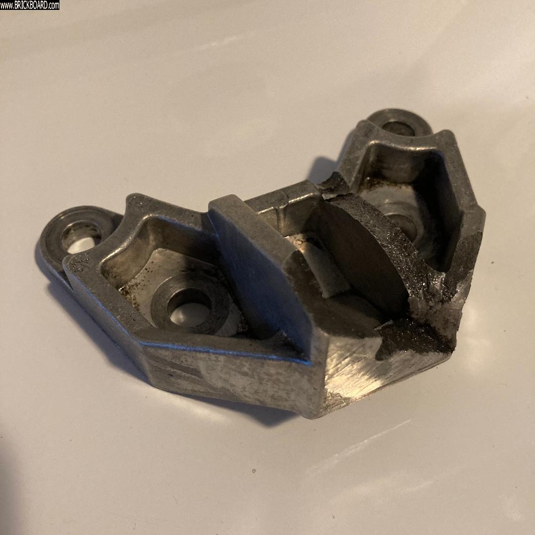 Volvo 700 -- 740 AW71 trans bracket