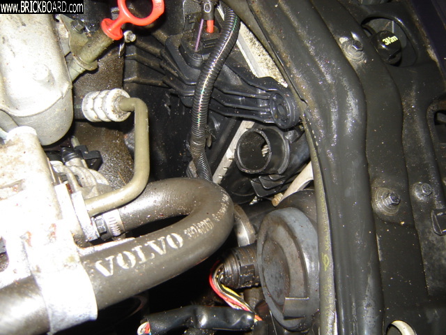 Volvo  -- 2006 Volvo xc70/broken radiator neck