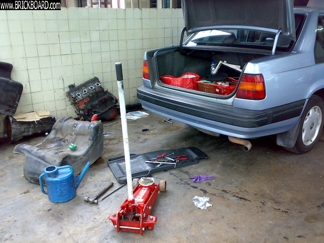 Volvo 900 -- leaking