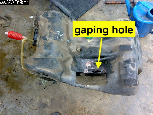 Volvo 900 -- leaking2