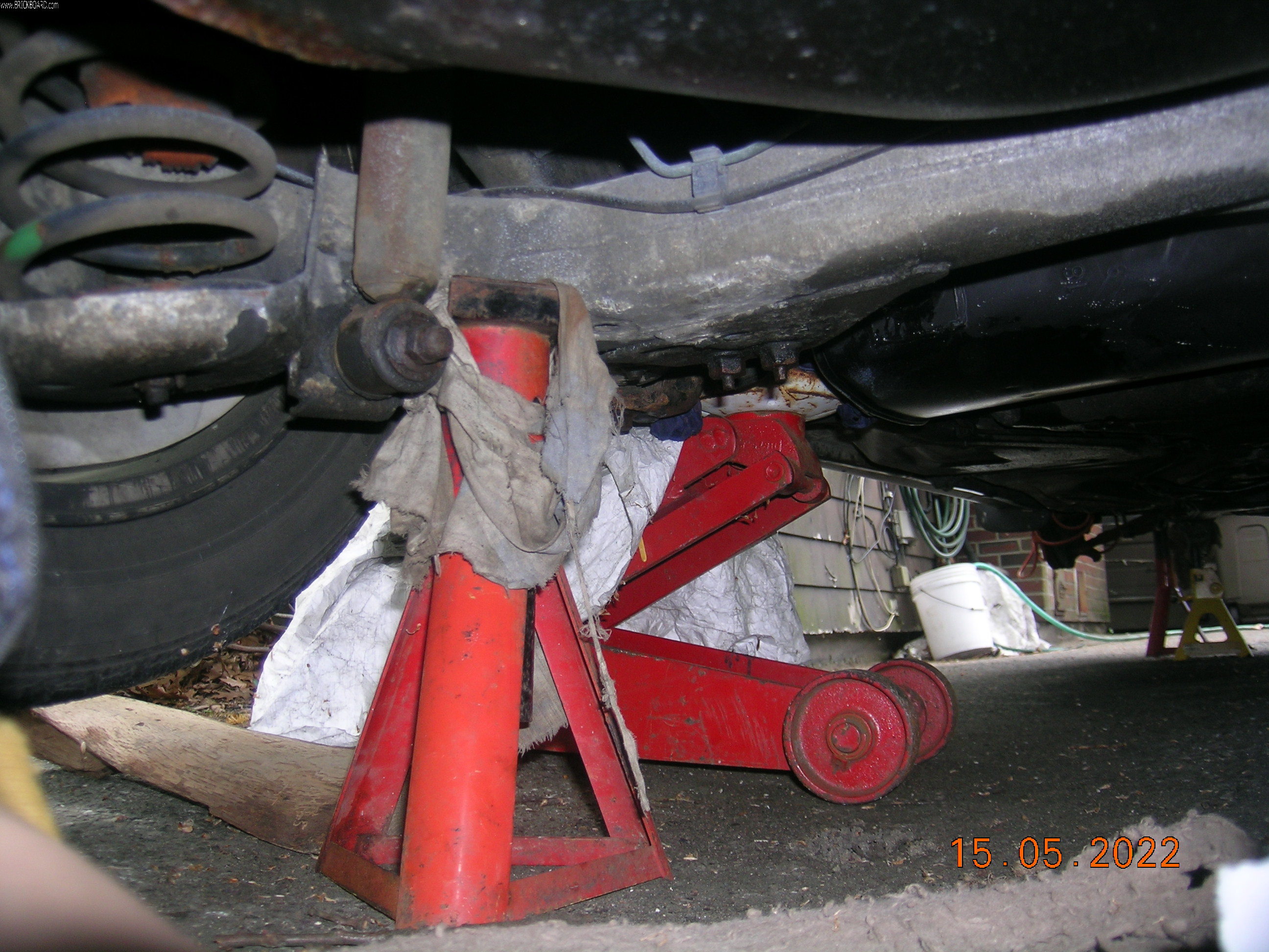 Volvo 850 -- 850 jacking rear suspension