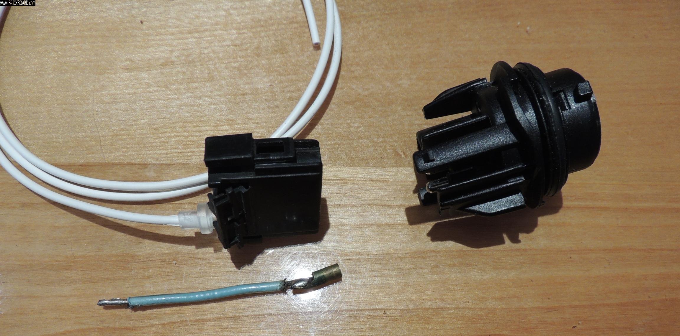 Volvo 900 -- Corner light socket connector parts