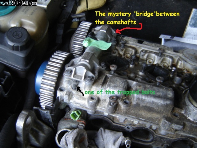 Volvo  -- xc70/camshaft cover