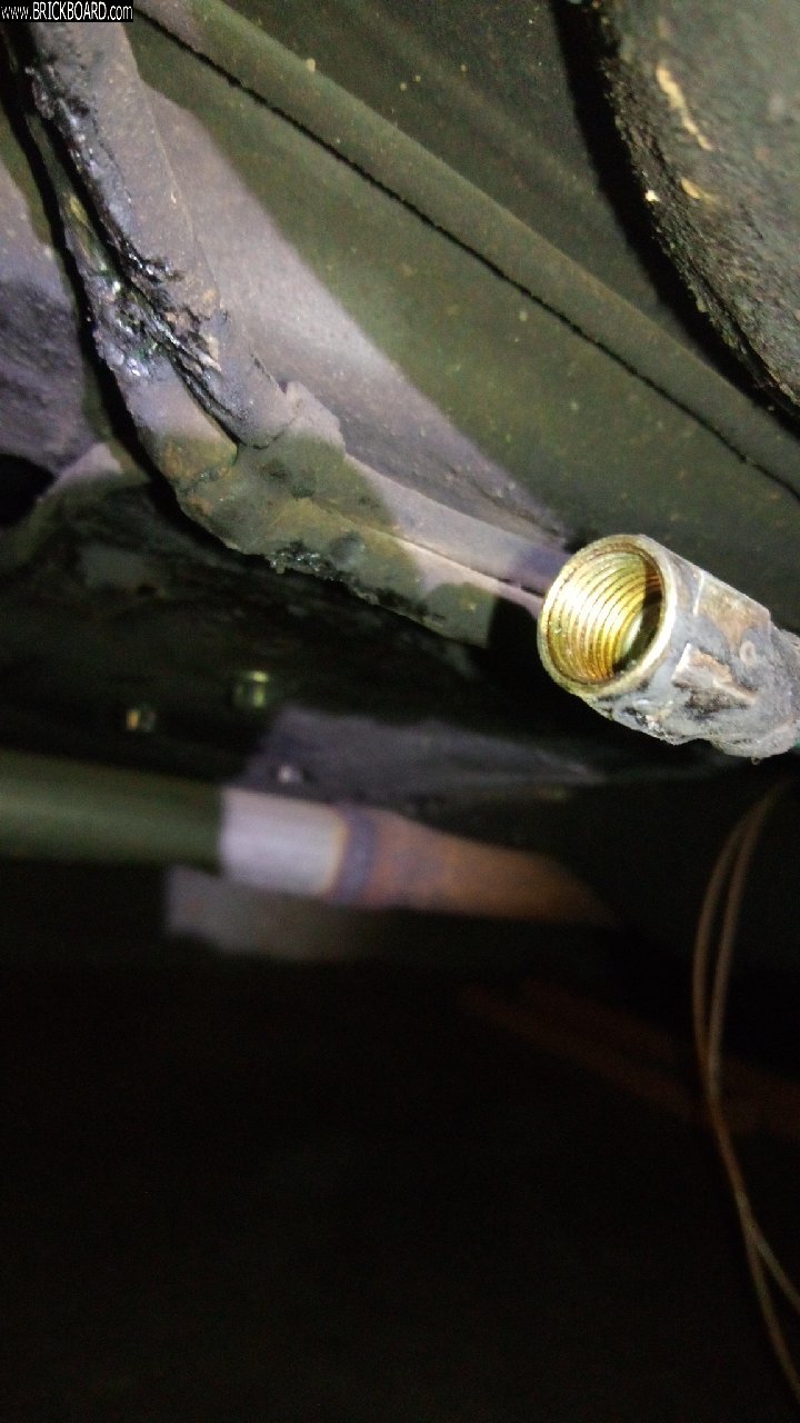 Volvo 700 -- Fuel Line Flare Fitting 1990 Regina