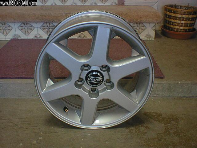 Volvo XC -- 1999 V70 XC 15-inch OEM Wheel