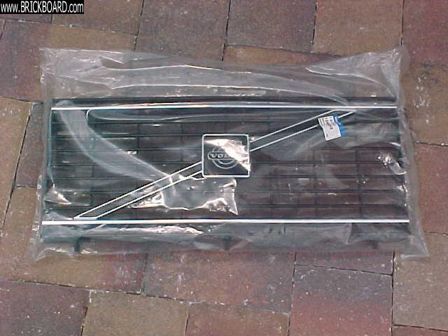 Volvo 200 -- turbo flathood grille