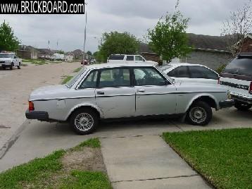 Volvo 200 -- 83 240