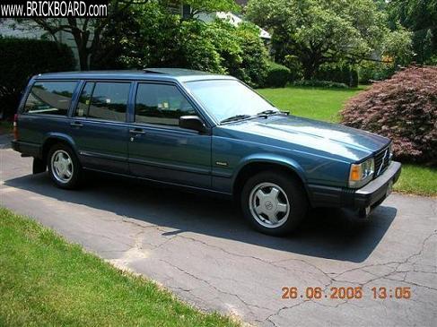 Volvo 700 -- 740 Turbo Wagon 1988