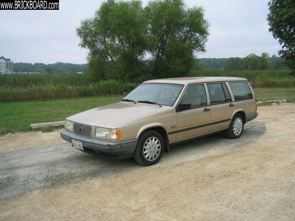 Volvo 700 -- Golden Volvo 740 1991