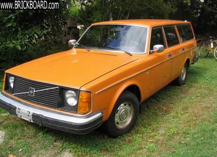 Volvo 200 -- 1975 245 DL
