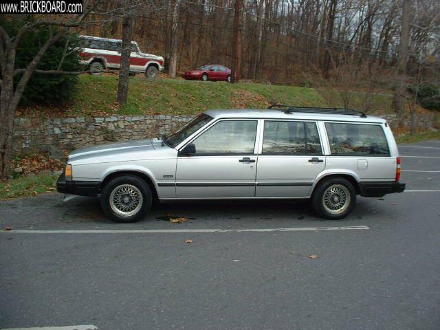 Volvo 700 -- Volvo 740 Turbo Wagon