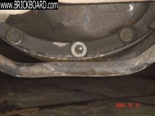 Volvo 700 -- Rear Axle Cover