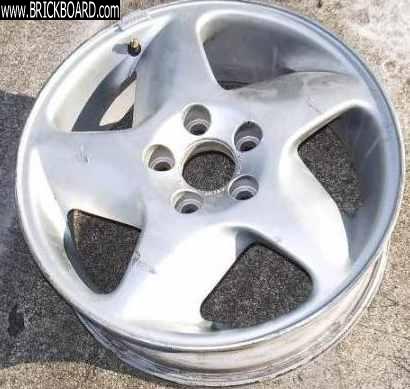 Volvo 850 -- Volvo 850 Alloy Wheel