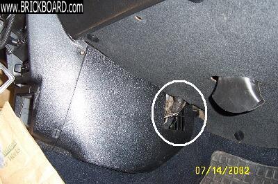 Volvo 200 -- side vent