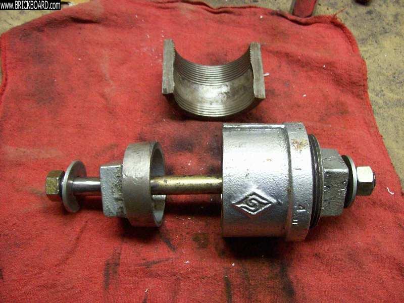Volvo 200 -- Trailer arm bushing tool Dec 2006