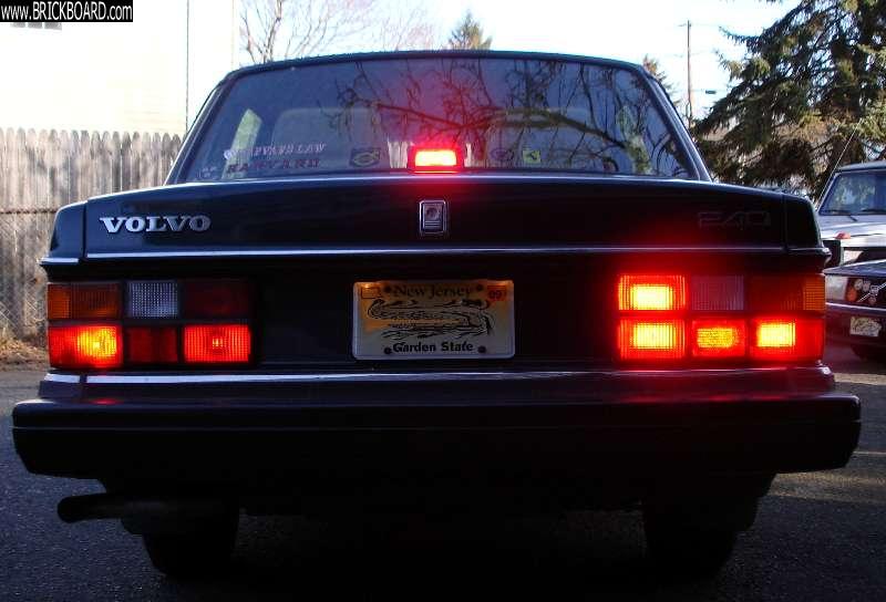 Volvo 200 -- 200 - LEDs illuminating brake lights (LEDs on right side)