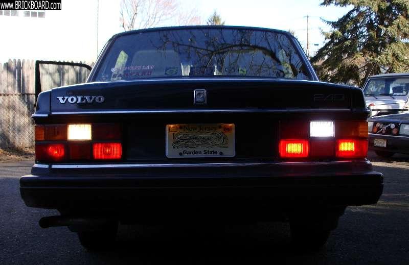 Volvo 200 -- 200 - LEDs illuminating tail and reverse (LEDs on right)