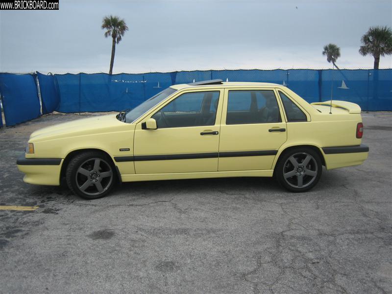 Volvo 850 -- 1995 850 T5r (Yellow)